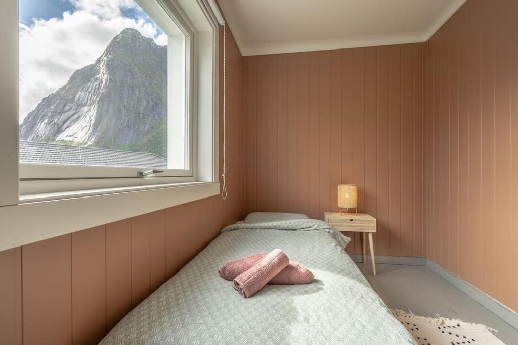 Reine Front View - Mountain & Seaview Villa Exteriör bild