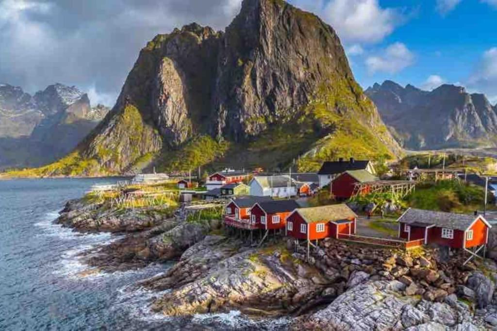 Reine Front View - Mountain & Seaview Villa Exteriör bild