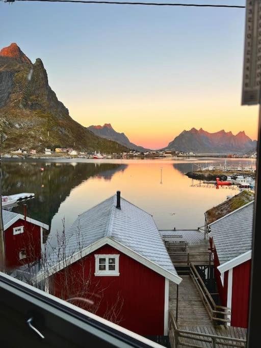 Reine Front View - Mountain & Seaview Villa Exteriör bild