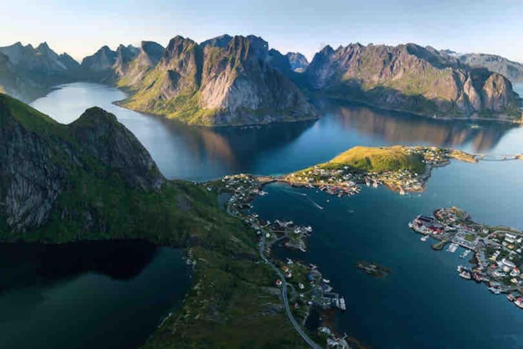 Reine Front View - Mountain & Seaview Villa Exteriör bild