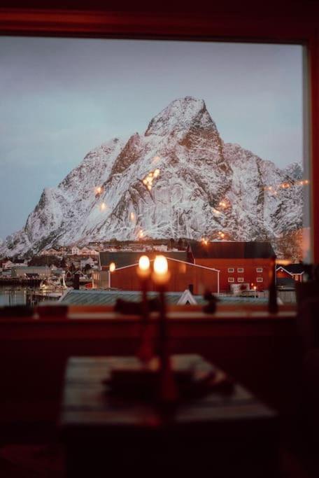 Reine Front View - Mountain & Seaview Villa Exteriör bild