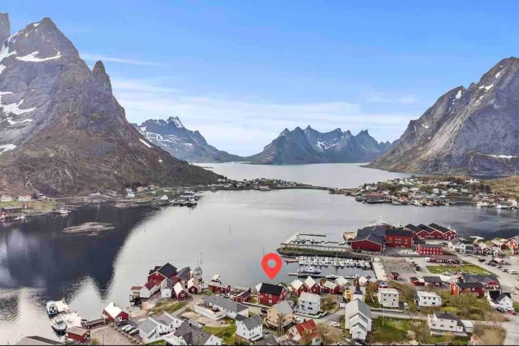 Reine Front View - Mountain & Seaview Villa Exteriör bild