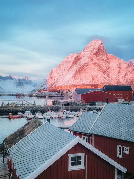 Reine Front View - Mountain & Seaview Villa Exteriör bild